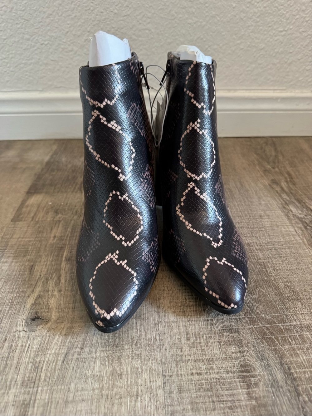 NWT Women’s Black Snake-Print Ankle Boots - Sleek Pointed Toe